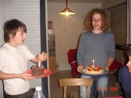 he voilà les gateaux de l'anniv de mon zhomme