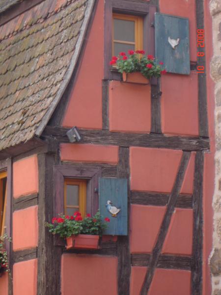 décor original aux fenêtres